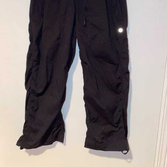 Black studio crops - Picture 4 of 4